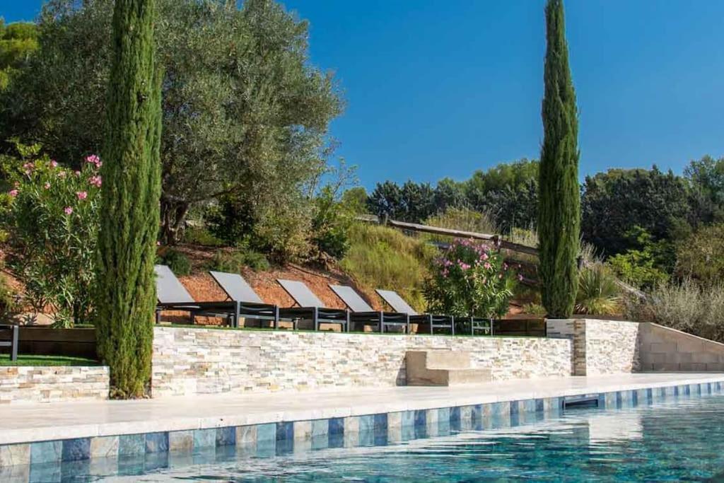 La Bastide - Le Grenache - Le Syrah Au Domaine Chateau Henri Bonnaud ル・トロネ エクステリア 写真